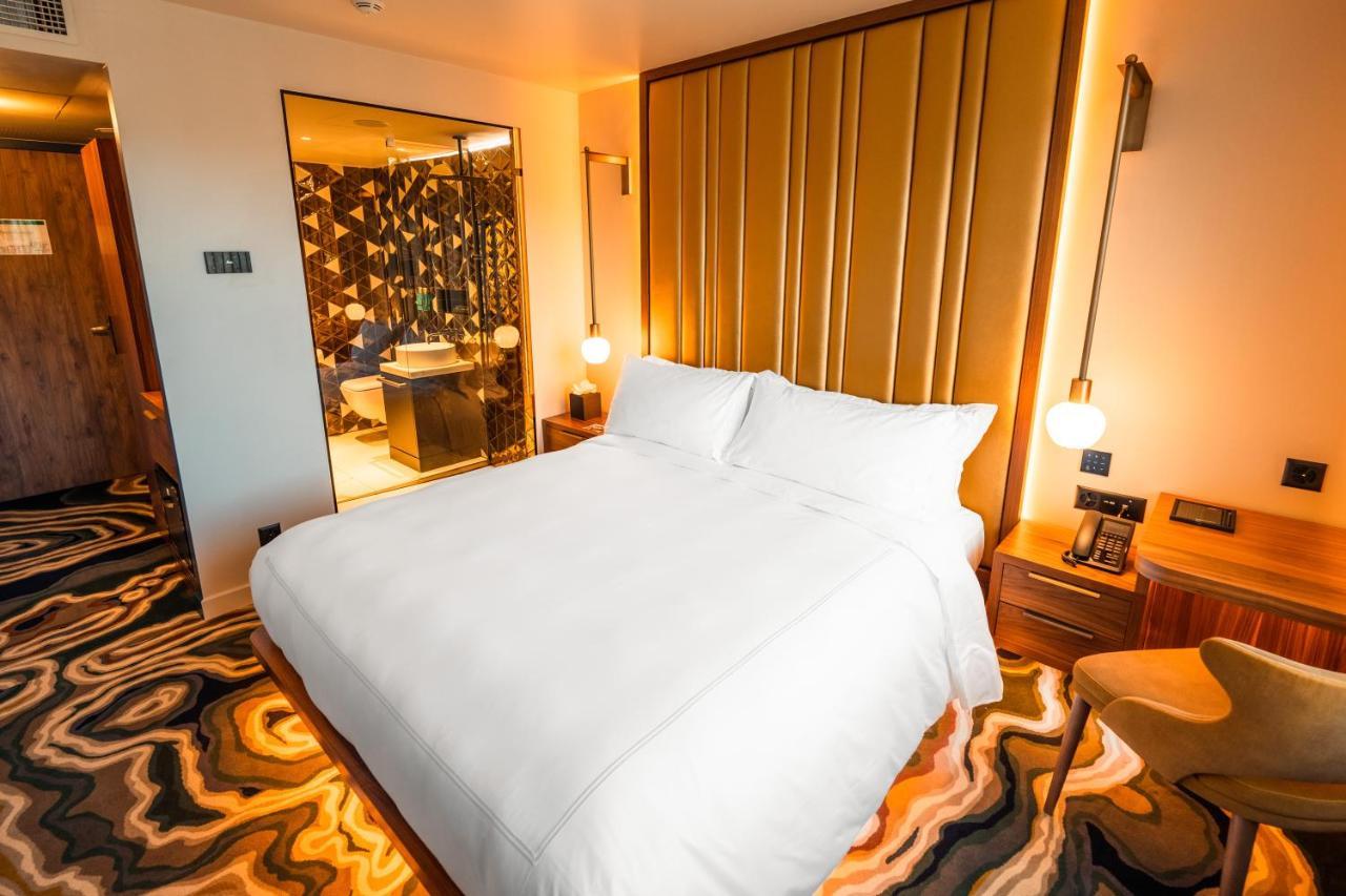 Five Zurich - Luxury City Resort Exterior photo A bedroom at the hotel